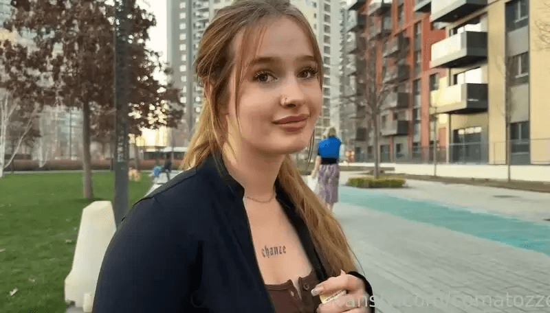 Comatozze Broke College Slut Offers Her Tight Pussy for Cash